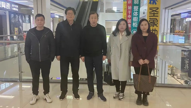 遼寧省裝飾協(xié)會(huì)會(huì)長(zhǎng)劉興貴一行赴沈陽(yáng)陶瓷大世界集團(tuán)開展市場(chǎng)調(diào)研，共話行業(yè)未來(lái)發(fā)展